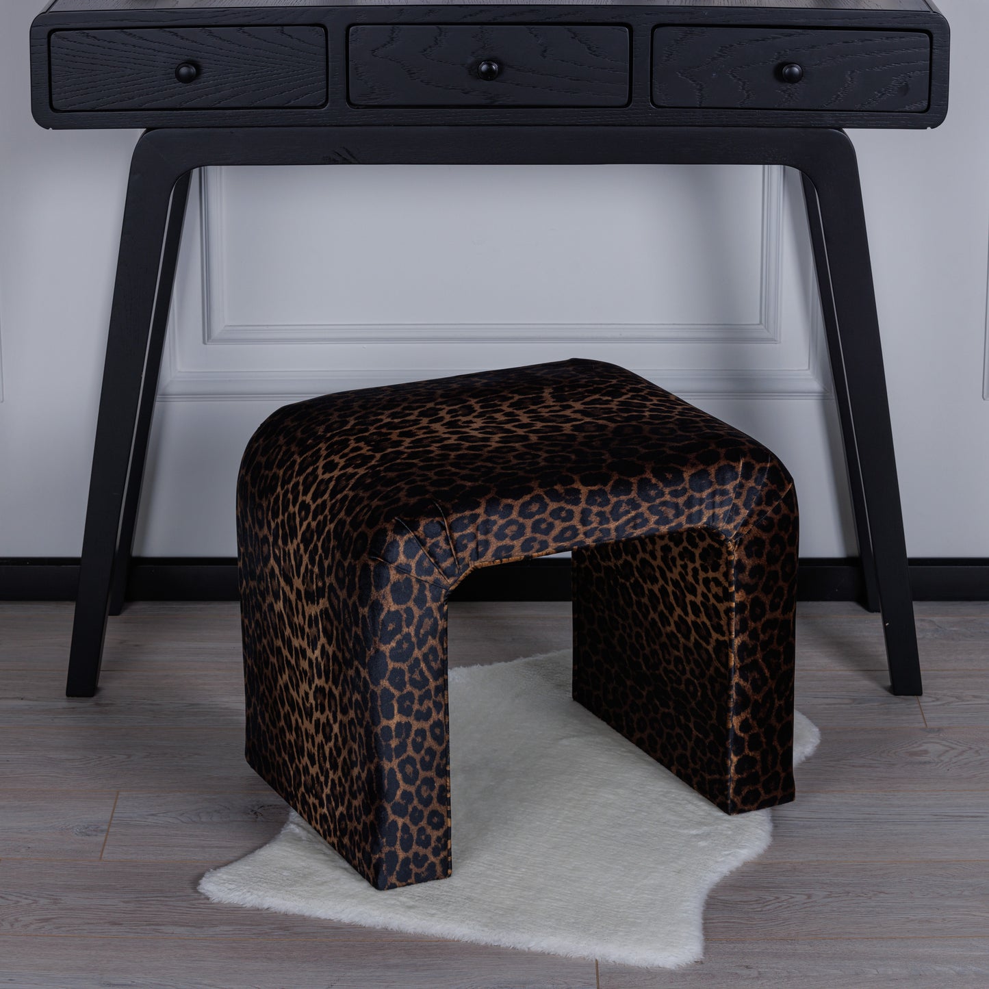 Leopar Stool