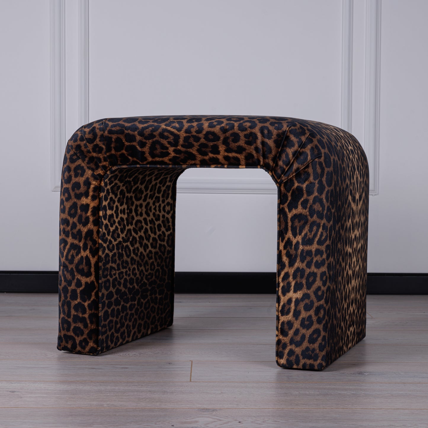 Leopar Stool