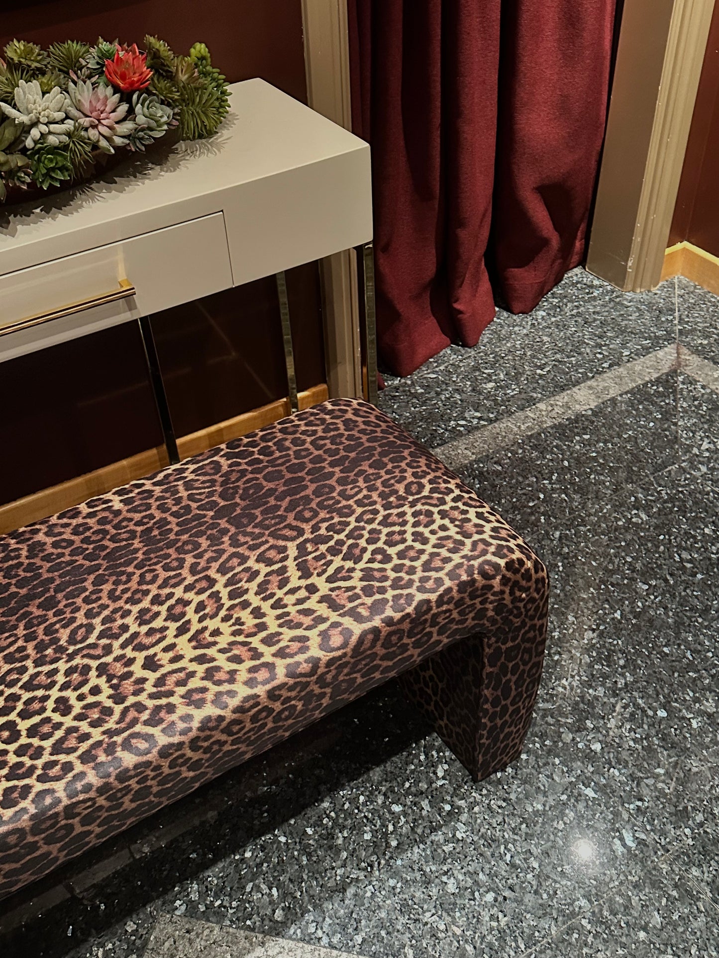 Leopar Bench