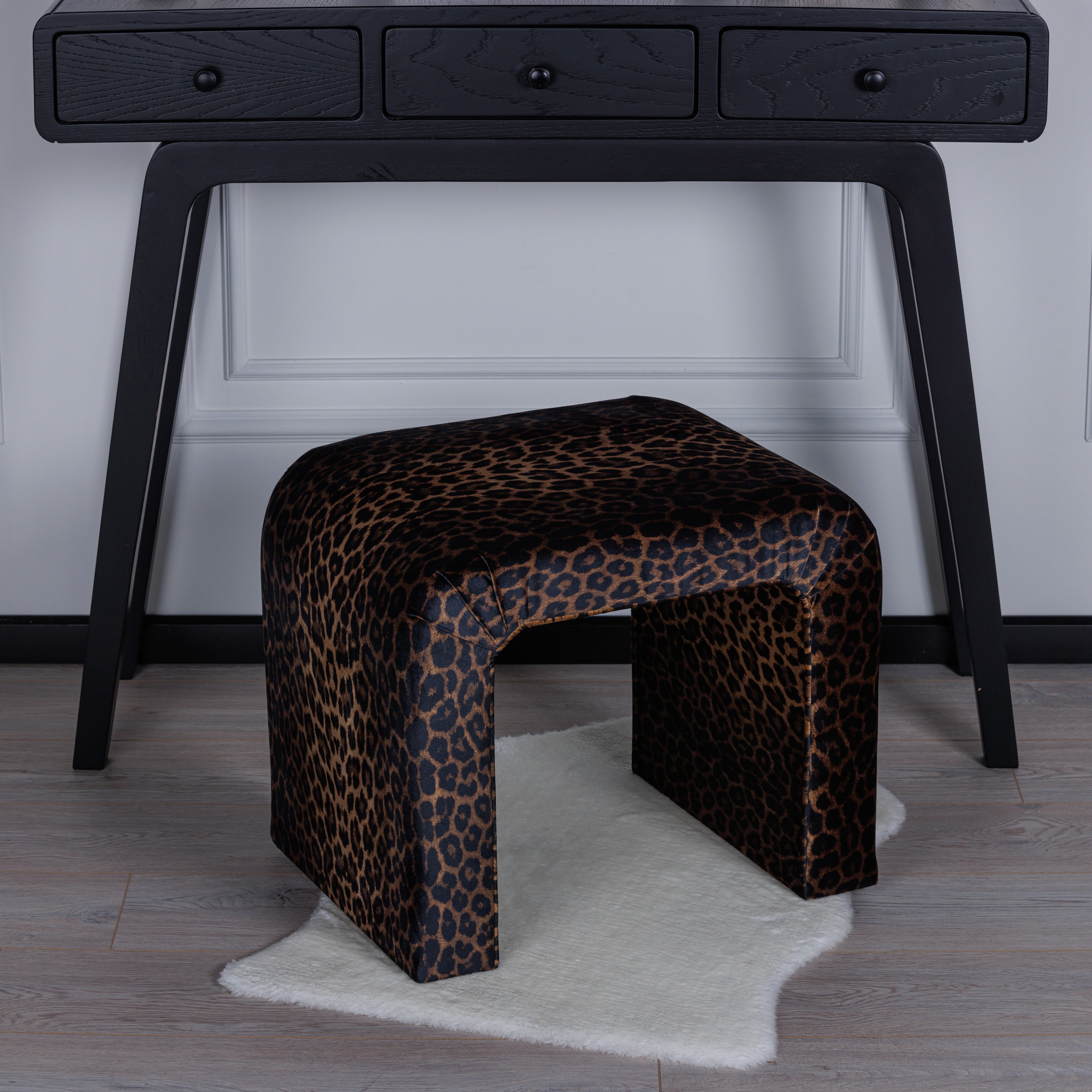 Leopar Stool