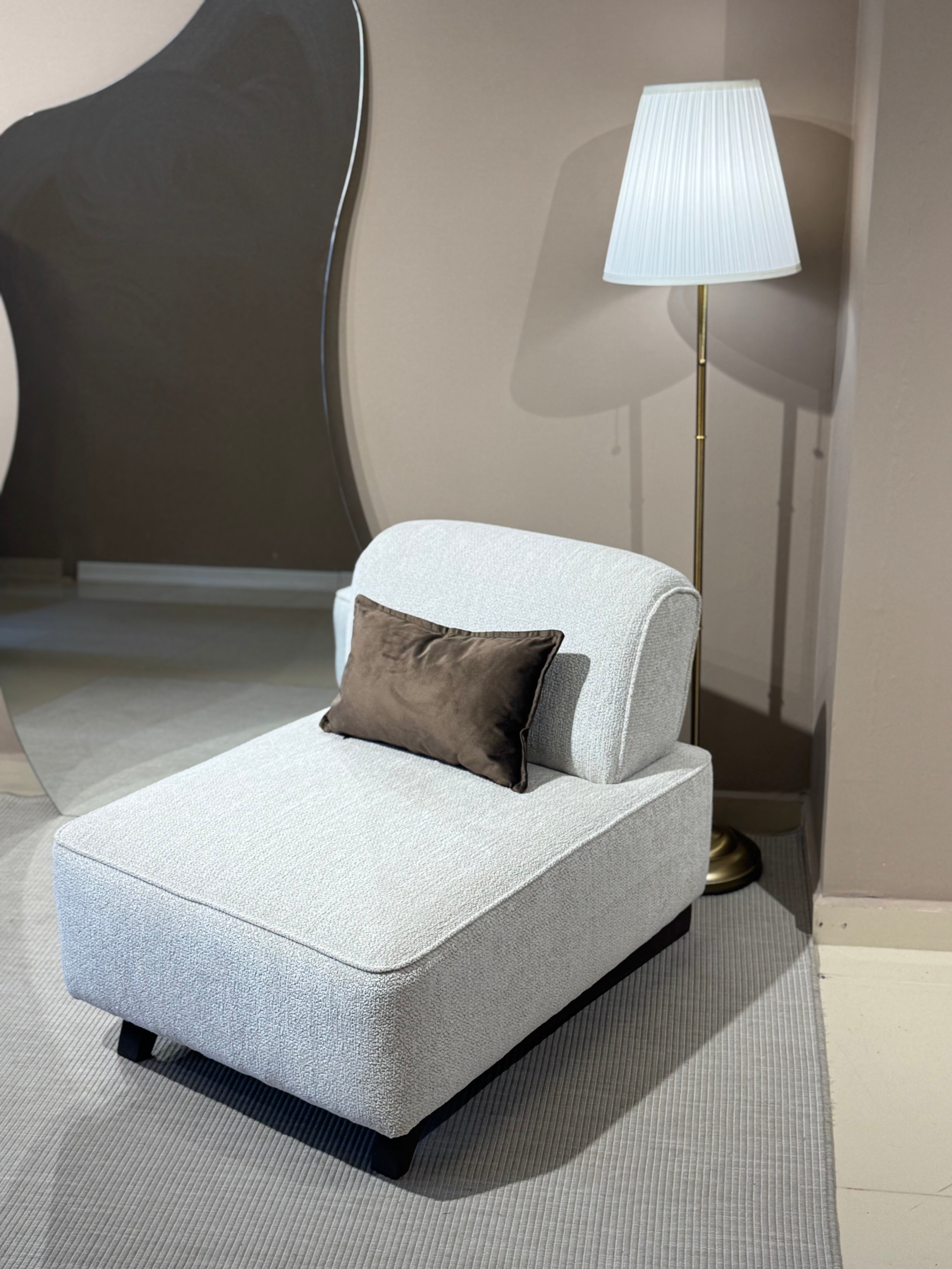 Soli Chaise Lounge